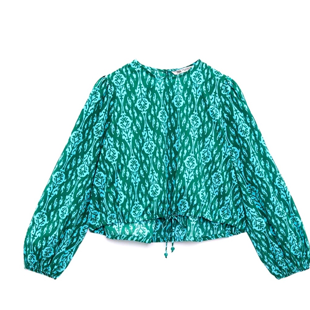 Crop long sleeve top